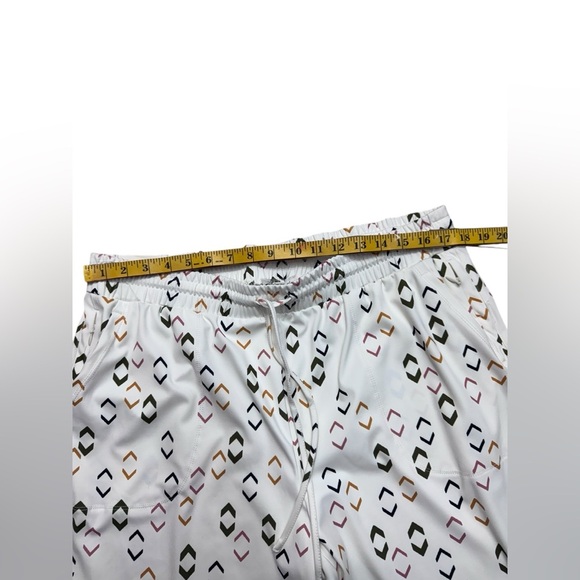 Rachel Zoe. White Joggers with Multicolor Print - Picture 5 of 10